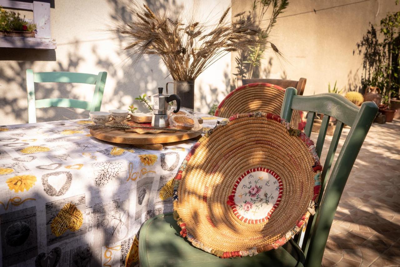 Sa Domu De Ladiri - Matrimoniale Con Giardino Bed & Breakfast Musei Bagian luar foto